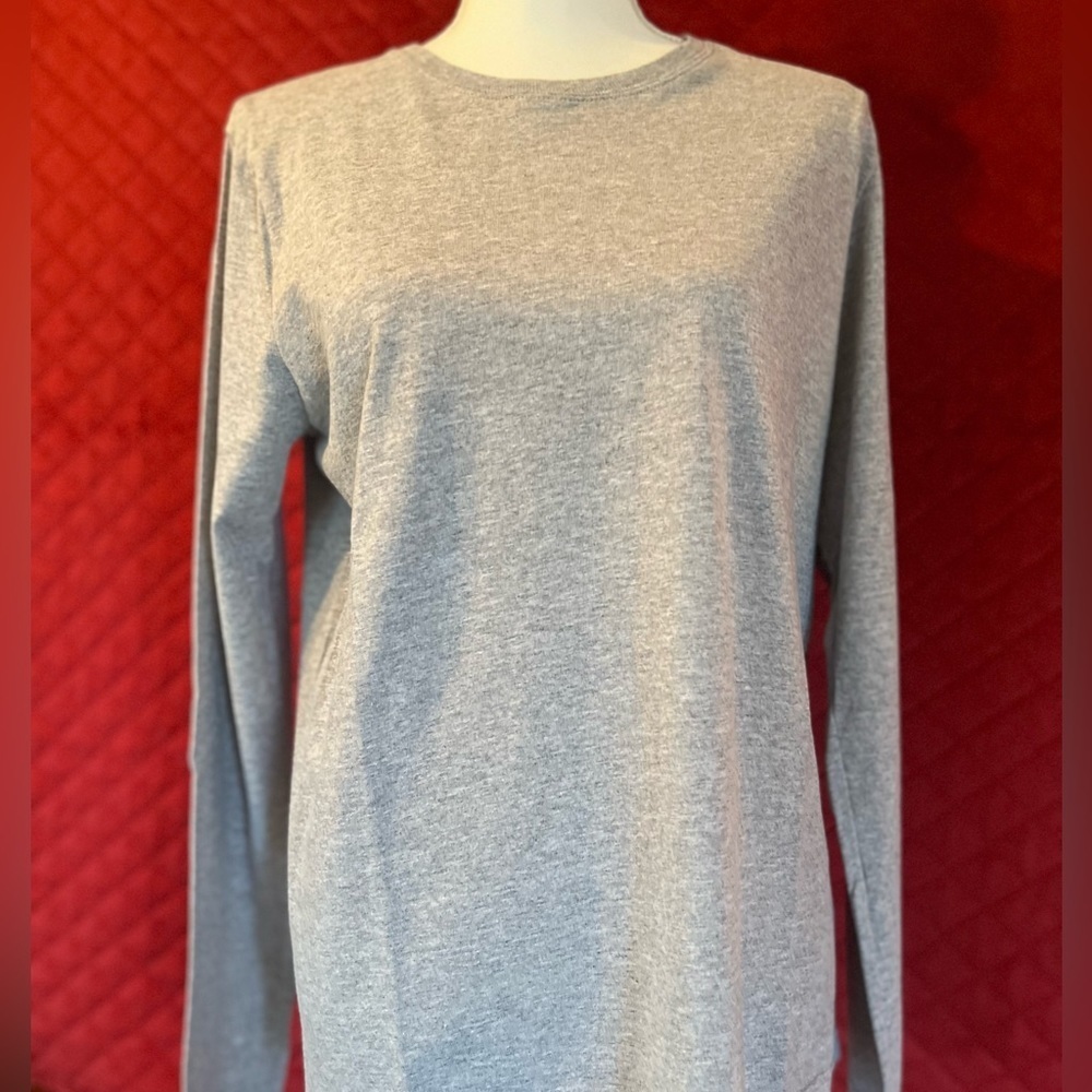 Long Sleeve T-shirt Gray. New